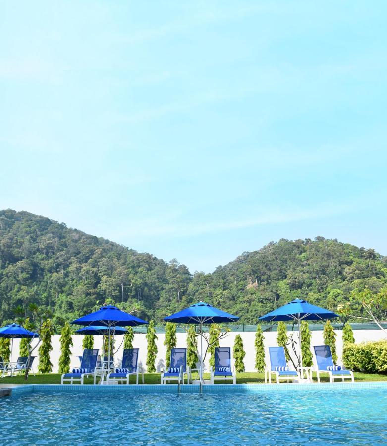 Avi Pangkor Beach Resort Кампонг-Пасир-Богак Экстерьер фото