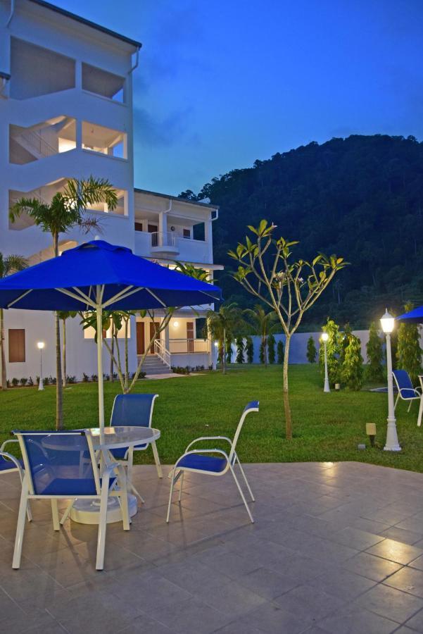 Avi Pangkor Beach Resort Кампонг-Пасир-Богак Экстерьер фото